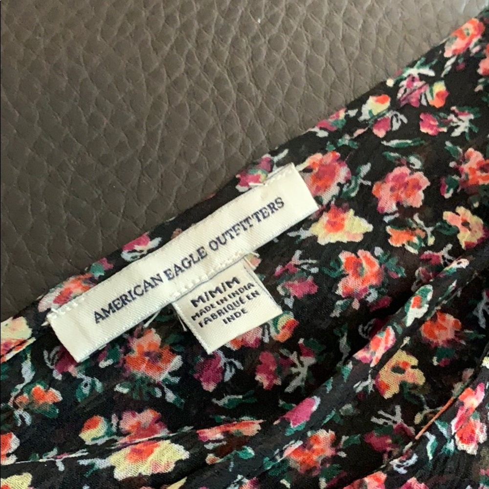 American Eagle Flowered Ruffle top - Picture 2 of 3